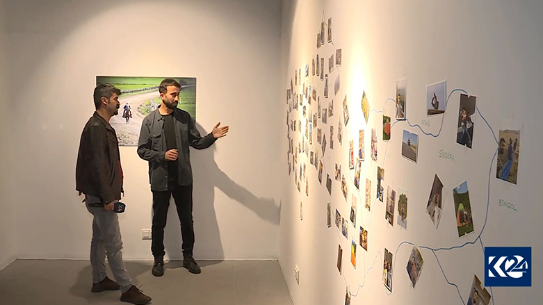 Mem Artemêt wêneyên xwe li Diyarbekirê di pêşangehekê de pêşan dan